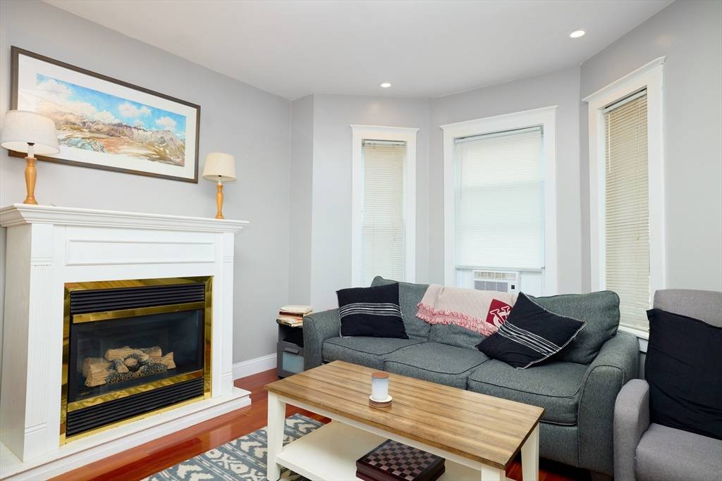 134-136 Marine Rd #136, Boston, MA 02127