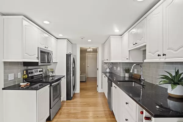 North Andover, MA 01845,1401 Great Pond Road #8