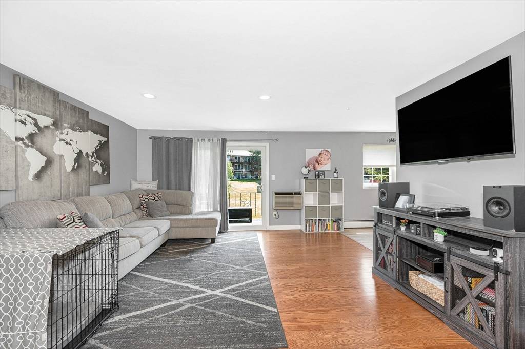 North Andover, MA 01845,25 Edgelawn Ave #10