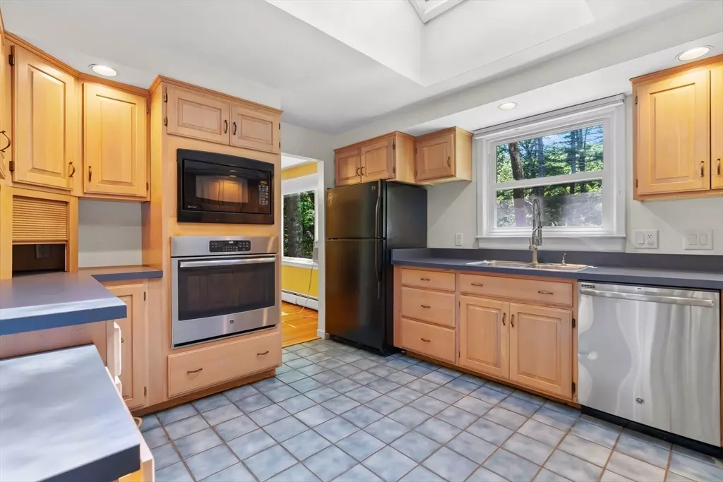 Bedford, MA 01730,198 Carlisle Road