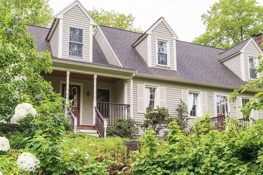 47 Asylum St, Mendon, MA 01756