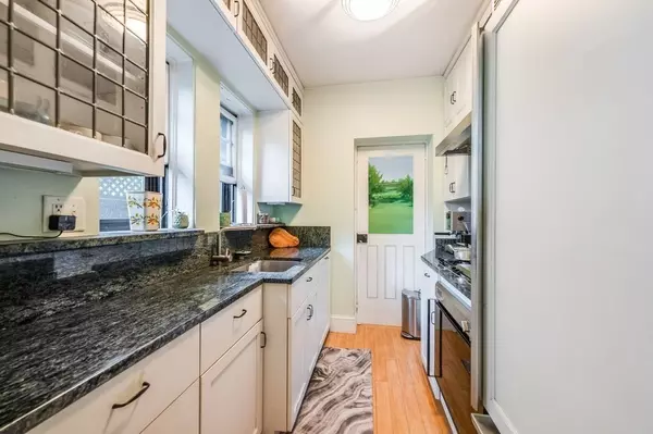 Cambridge, MA 02138,993 Memorial Drive #102