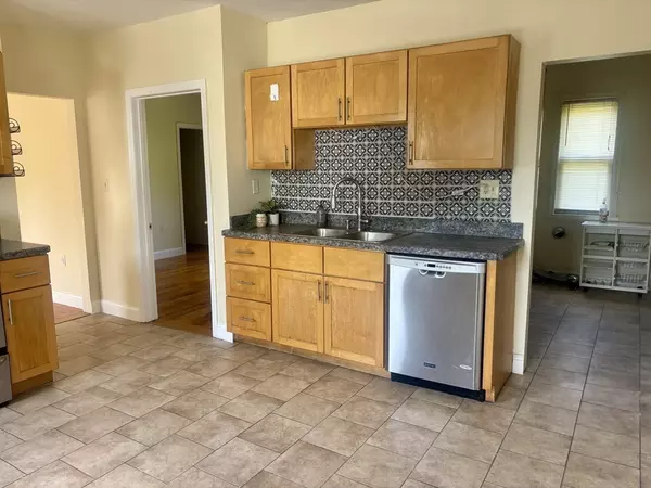 Worcester, MA 01603,8-10 Stearns St #1