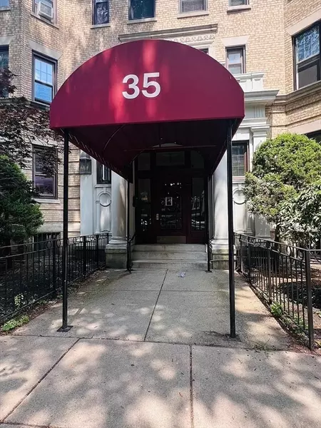 35 Queensberry St #17, Boston, MA 02215