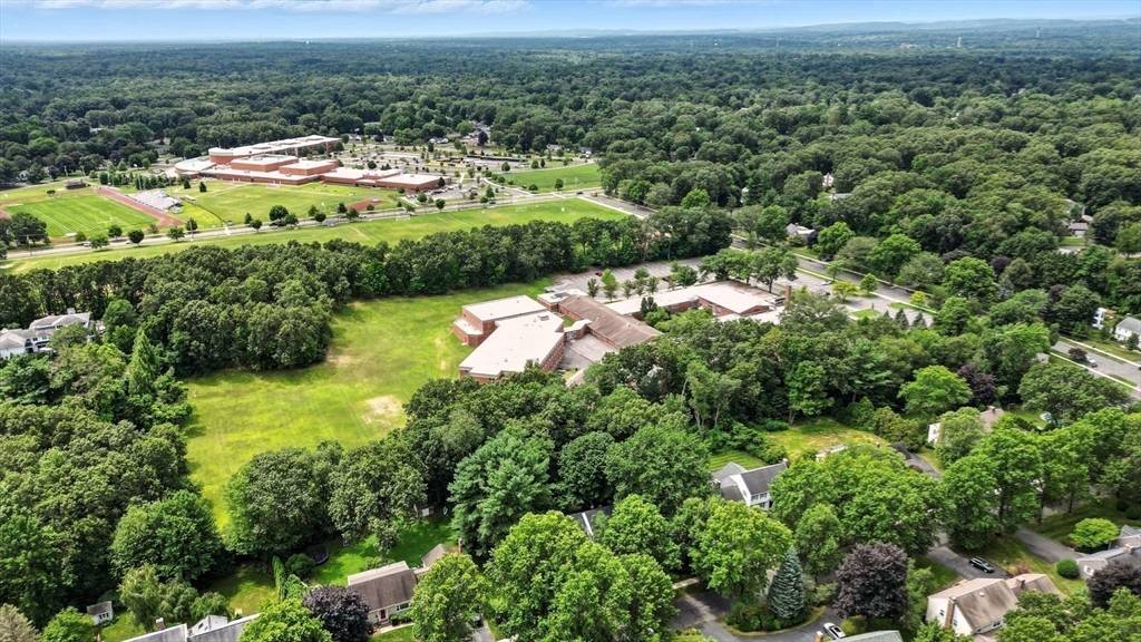 Longmeadow, MA 01106,59 Lawrence Dr