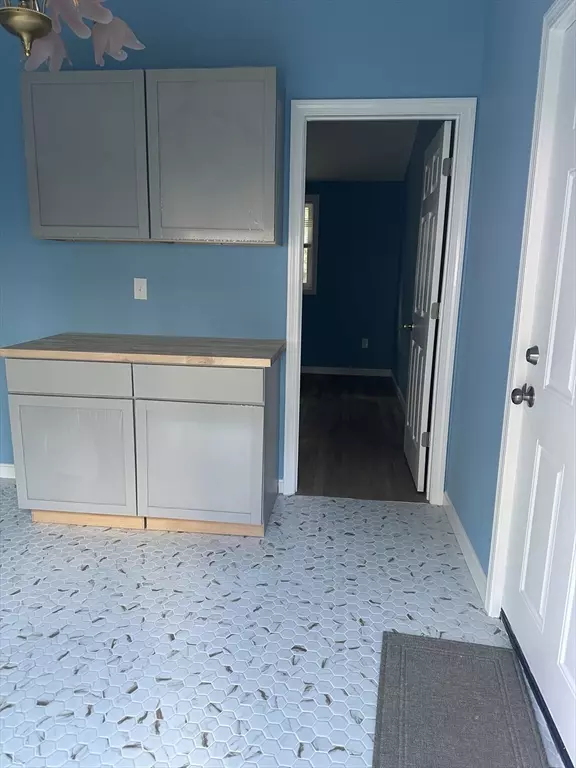 Brockton, MA 02302,25 Ruth Rd #R