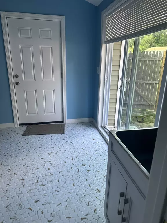 25 Ruth Rd #R, Brockton, MA 02302