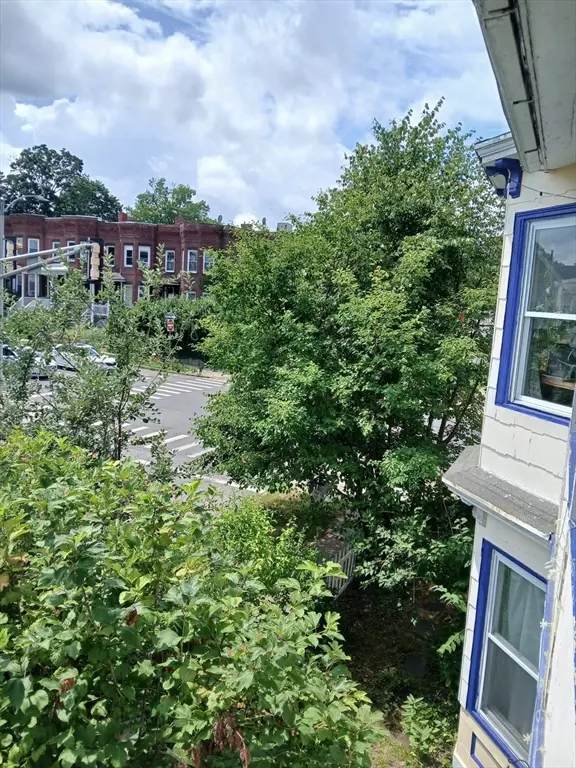 Holyoke, MA 01040,146 Beech St