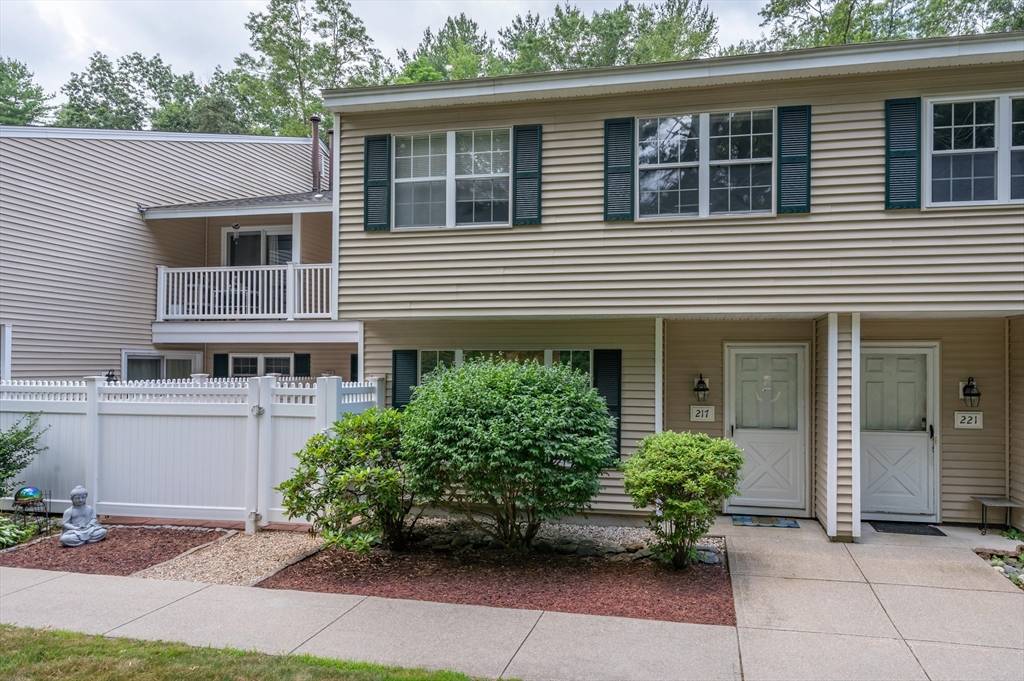 217 Edgebrook Dr #217, Boylston, MA 01505