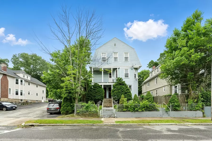 10 Holland Rd, Worcester, MA 01603