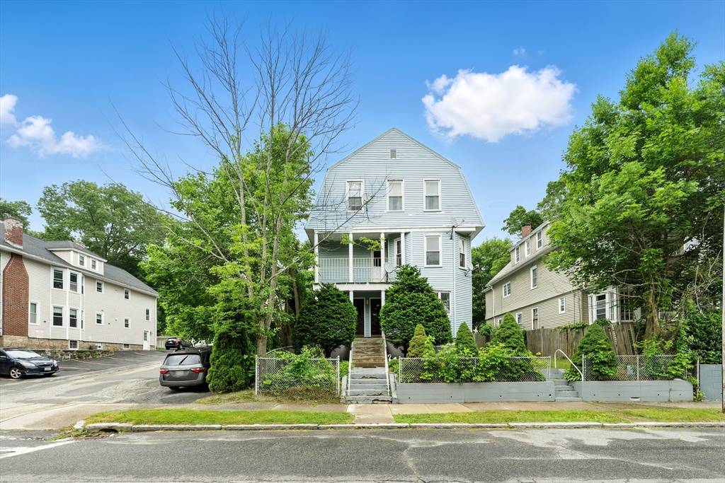 10 Holland Rd, Worcester, MA 01603