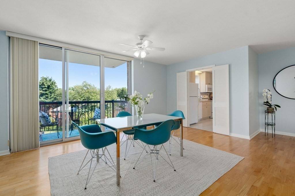Newton, MA 02467,20 Hammond Pond Pkwy #408