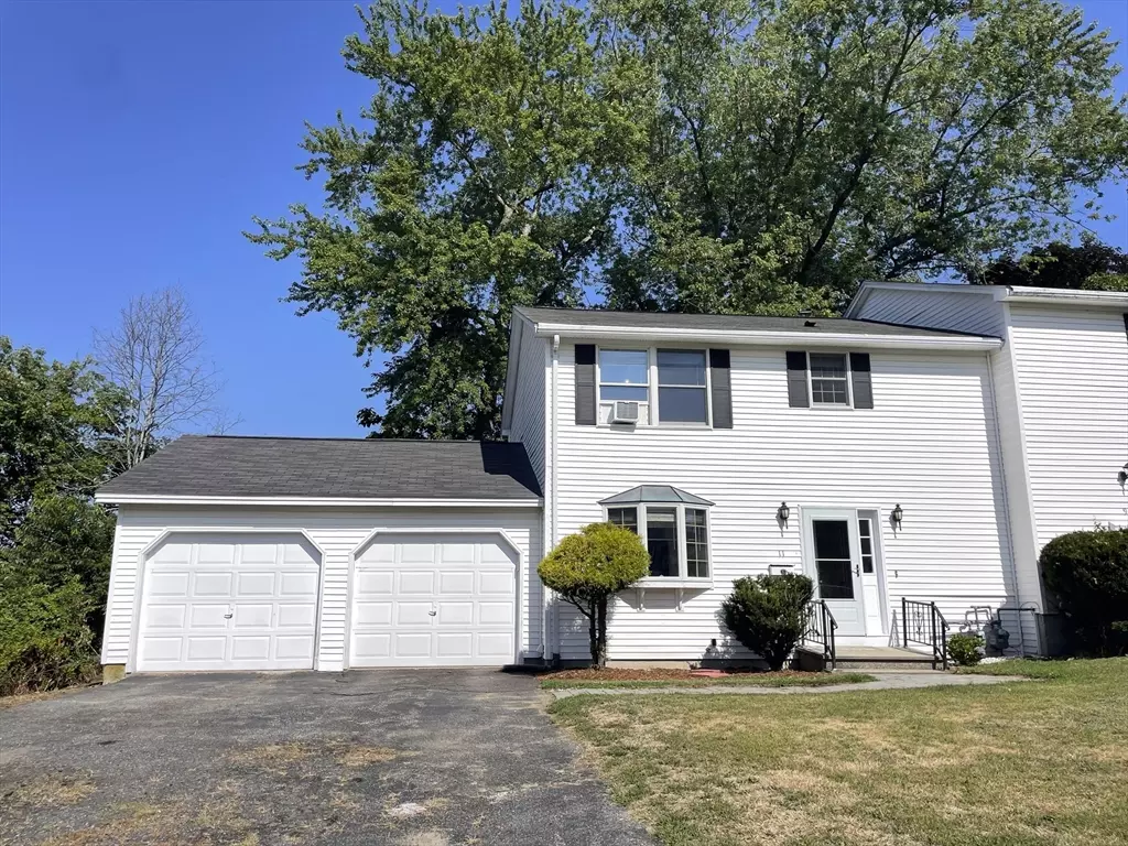 North Andover, MA 01845,11 Fernwood St #11