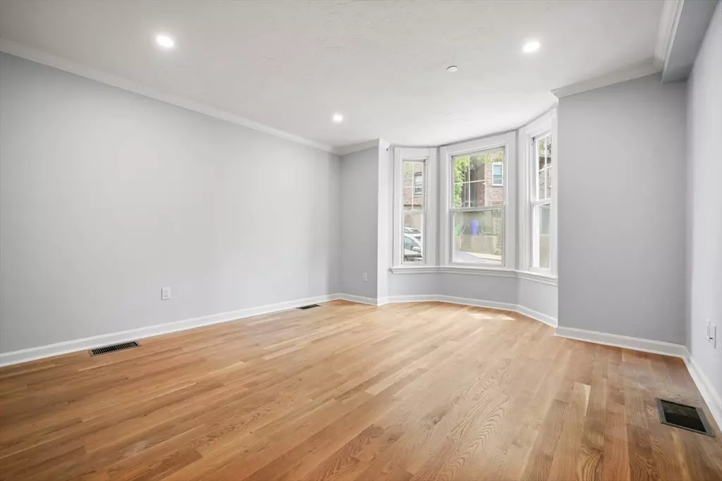 Boston, MA 02127,71 Old Harbor St #1