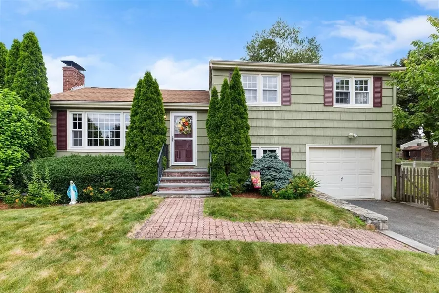 50 Oswego St, Bellingham, MA 02019