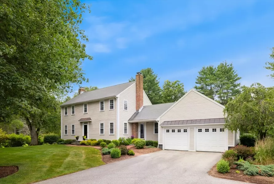 8 Candlewood Dr, Topsfield, MA 01983