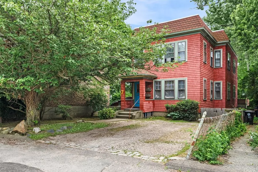 7 Oliver Rd, Watertown, MA 02472