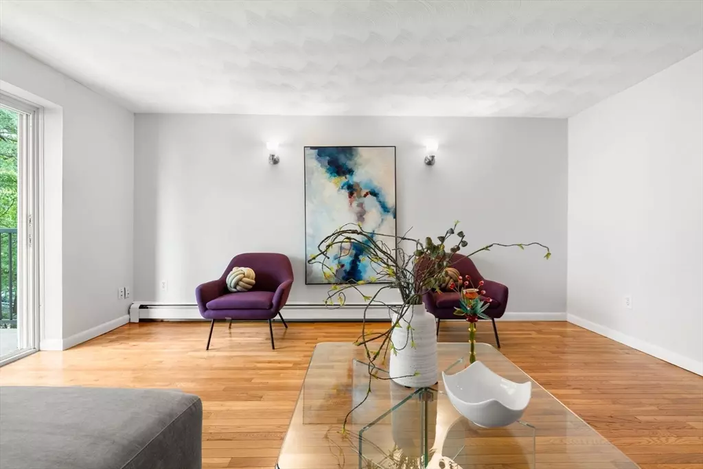 Brookline, MA 02446,15 Francis #33