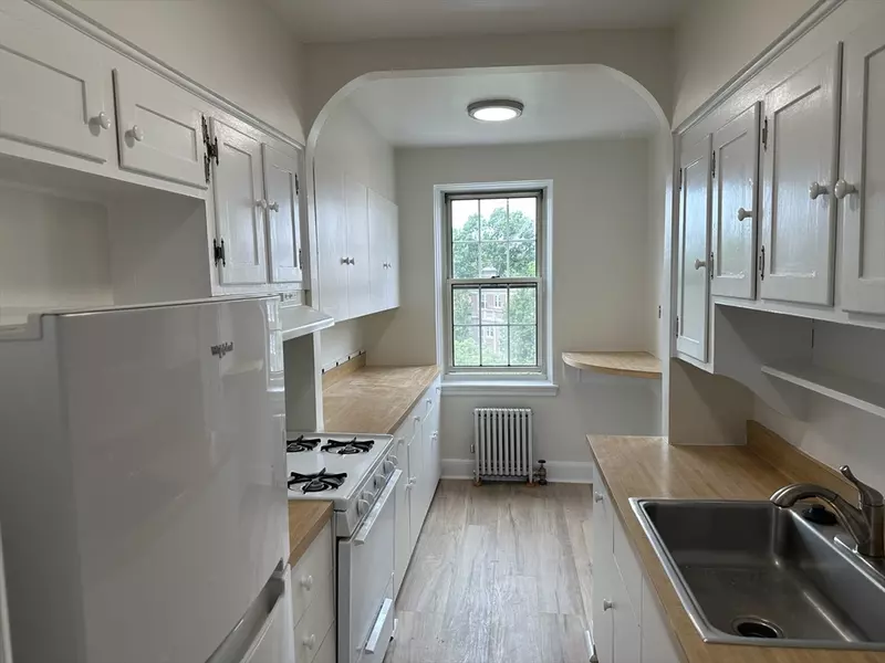 24 Concord Ave #515, Cambridge, MA 02138