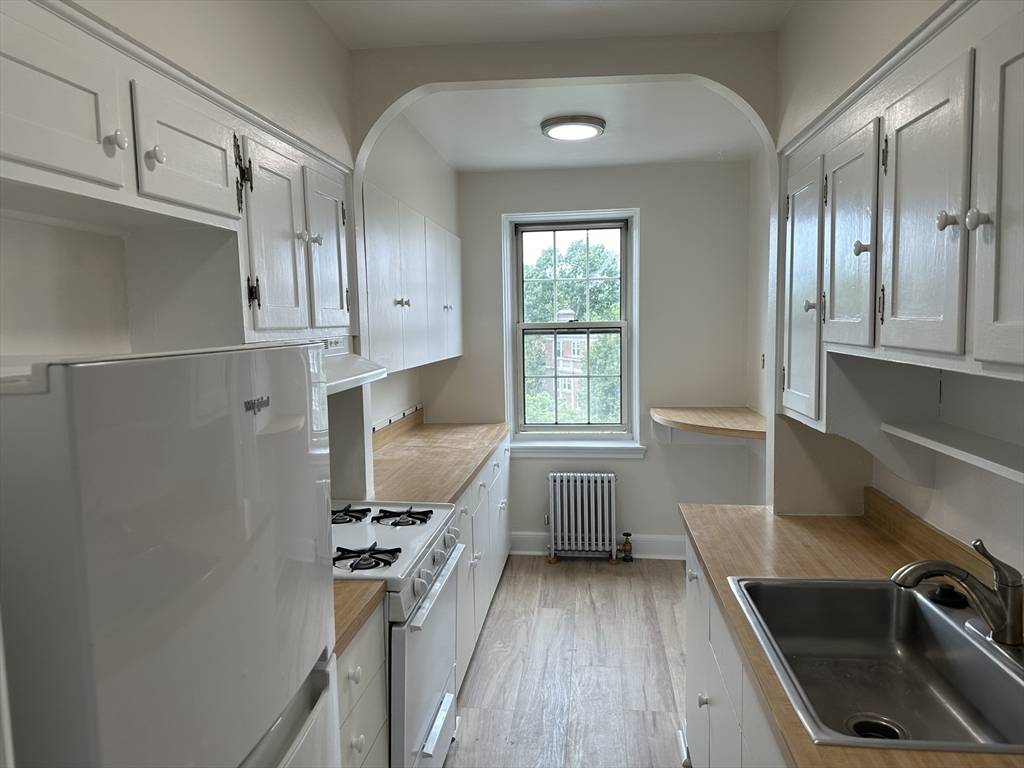 24 Concord Ave #515, Cambridge, MA 02138