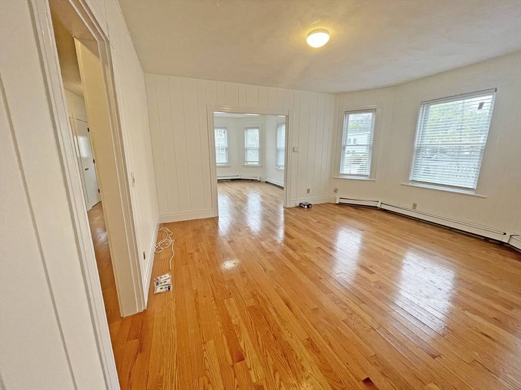 Newton, MA 02466,301 Lexington St #1