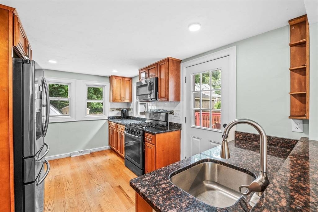Nahant, MA 01908,26 Central St