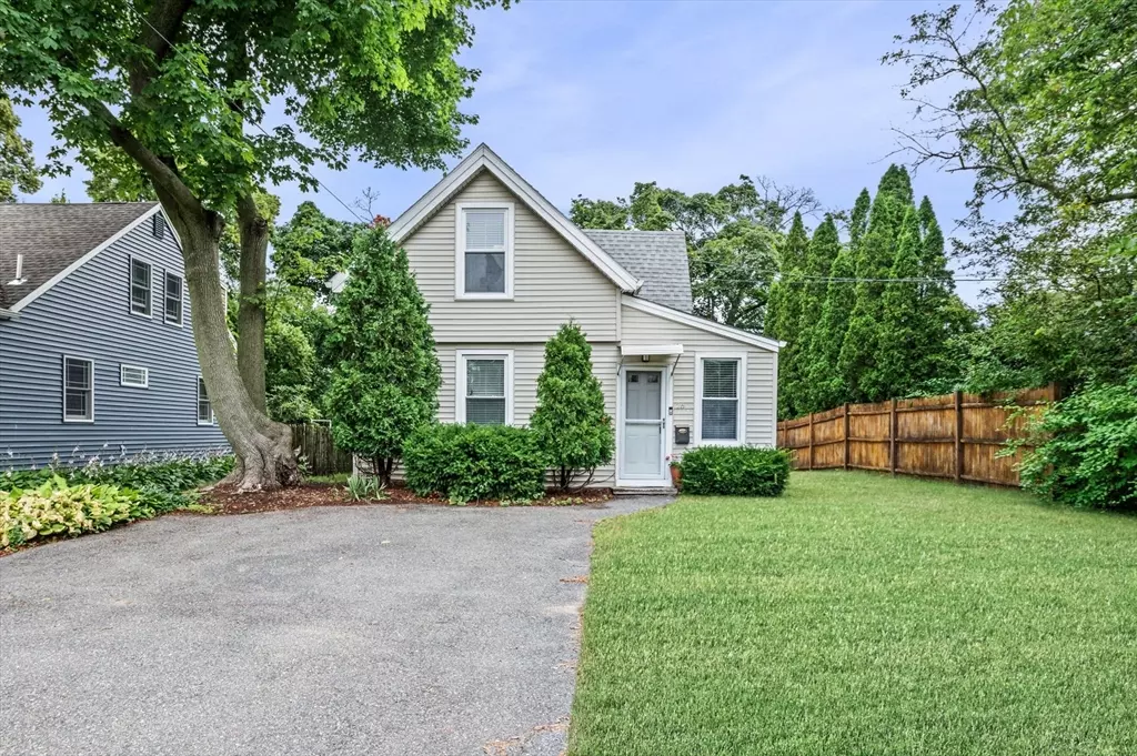 Nahant, MA 01908,26 Central St