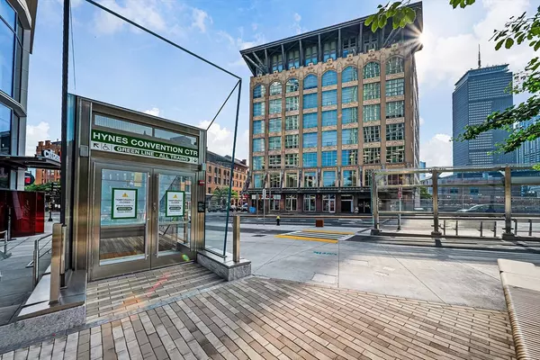 Boston, MA 02115,360 Newbury Street #PH807
