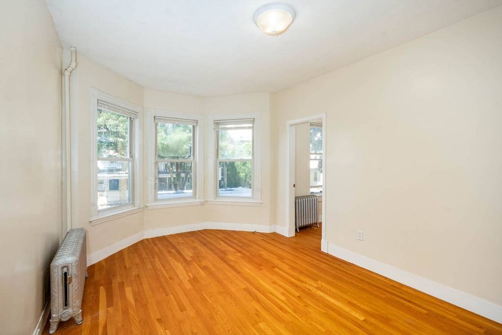 Somerville, MA 02145,80 Heath St #80