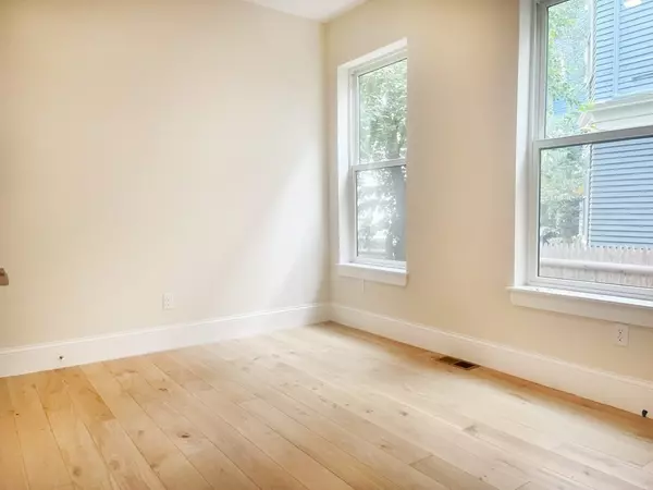 Cambridge, MA 02139,12 Arnold Cir #2