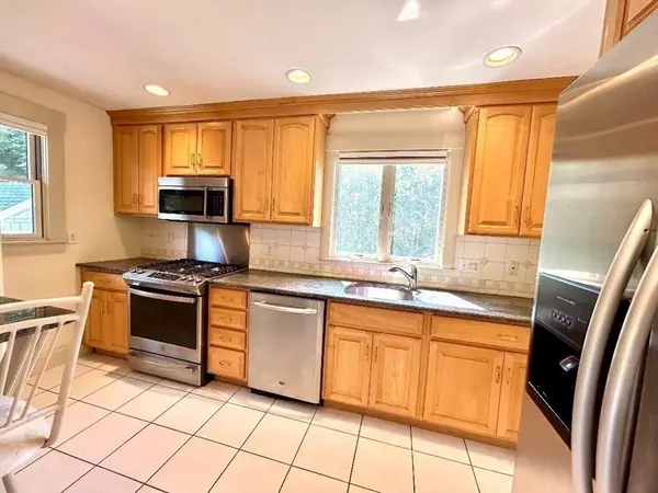 Wakefield, MA 01880,142 Pleasant St