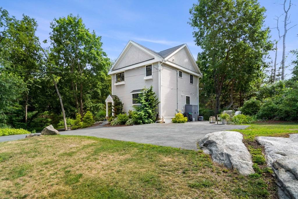 Gloucester, MA 01930,3 Cabot Ln #3