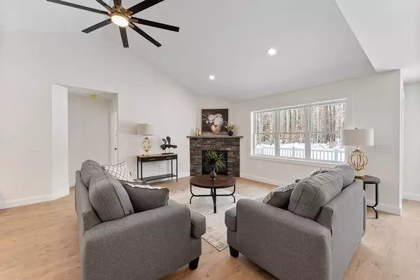 Easthampton, MA 01027,12 Nicols Way #12