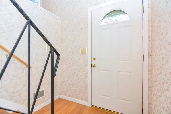 Holliston, MA 01746,712 Norfolk Street