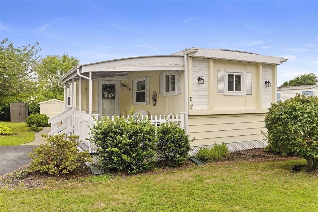 Plainville, MA 02762,8 Sunset Lane