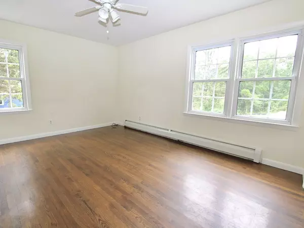 Rutland, MA 01543,27 Forest Hill Dr