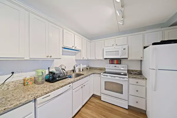 Quincy, MA 02169,100 Cove Way #803