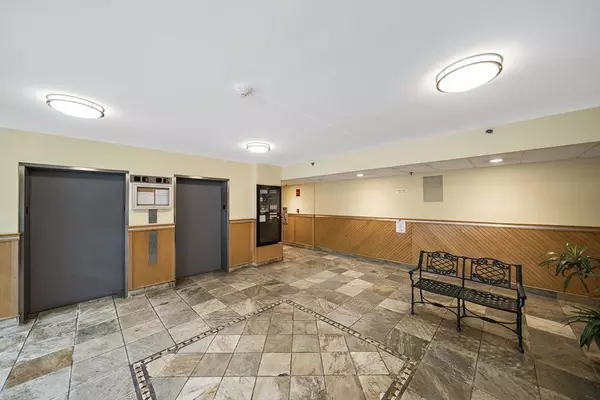 Quincy, MA 02169,100 Cove Way #803