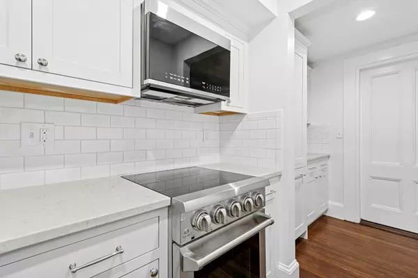 Boston, MA 02108,49 Beacon St #11