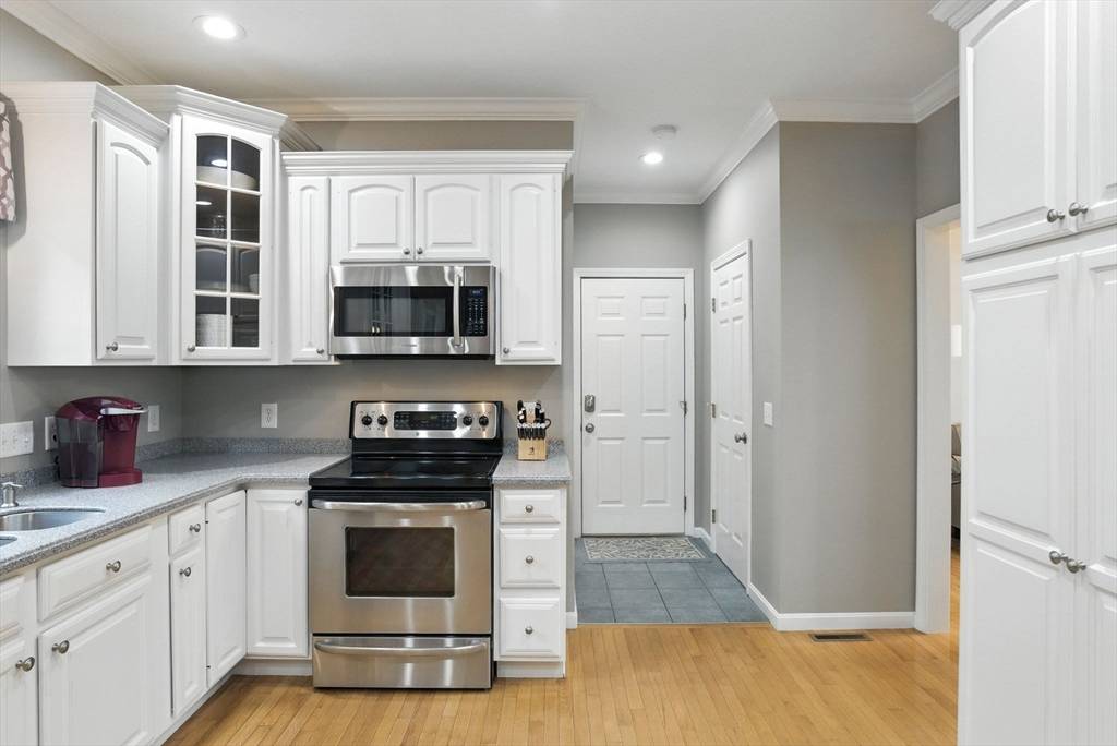 Sutton, MA 01590,5 Peach Tree Dr