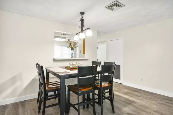Worcester, MA 01604,330 Sunderland Road #2