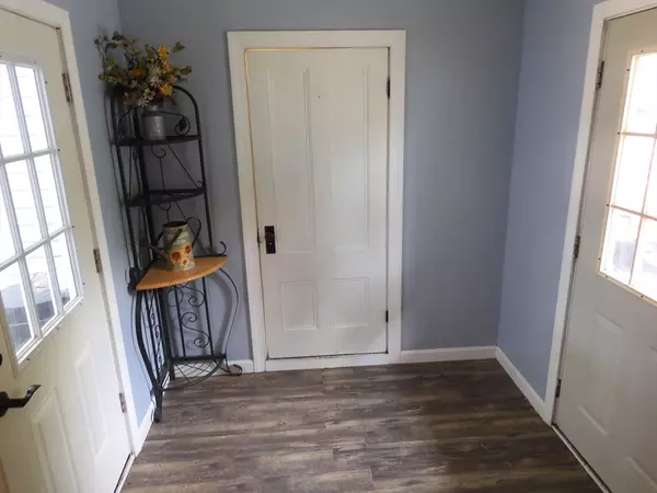 Amesbury, MA 01913,19 Perkins