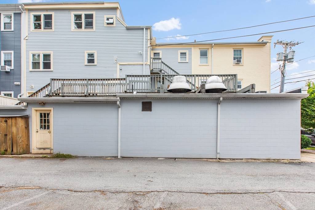Newburyport, MA 01950,140 High St