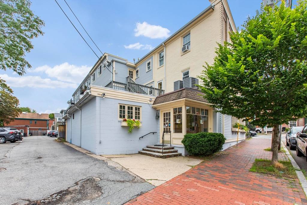 Newburyport, MA 01950,140 High St