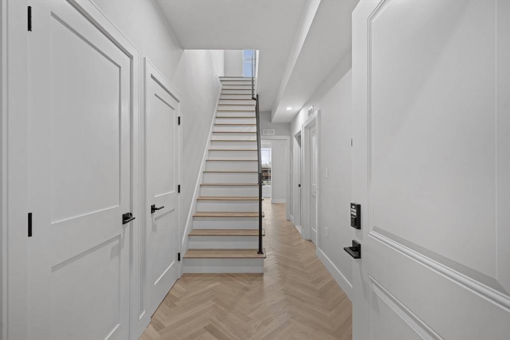 Boston, MA 02128,106 Moore #PH