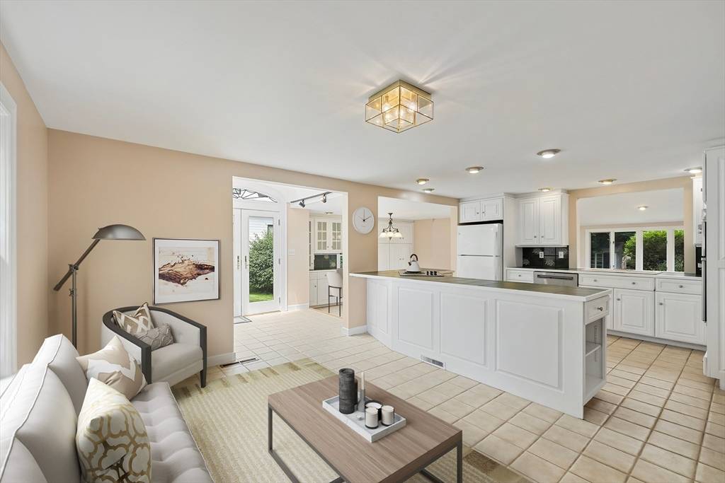 Lexington, MA 02420,8 Hawthorne Road
