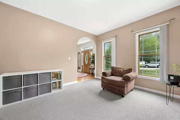 Auburn, MA 01501,8 Bridle Path