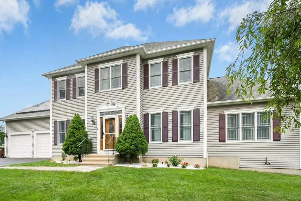 Auburn, MA 01501,8 Bridle Path