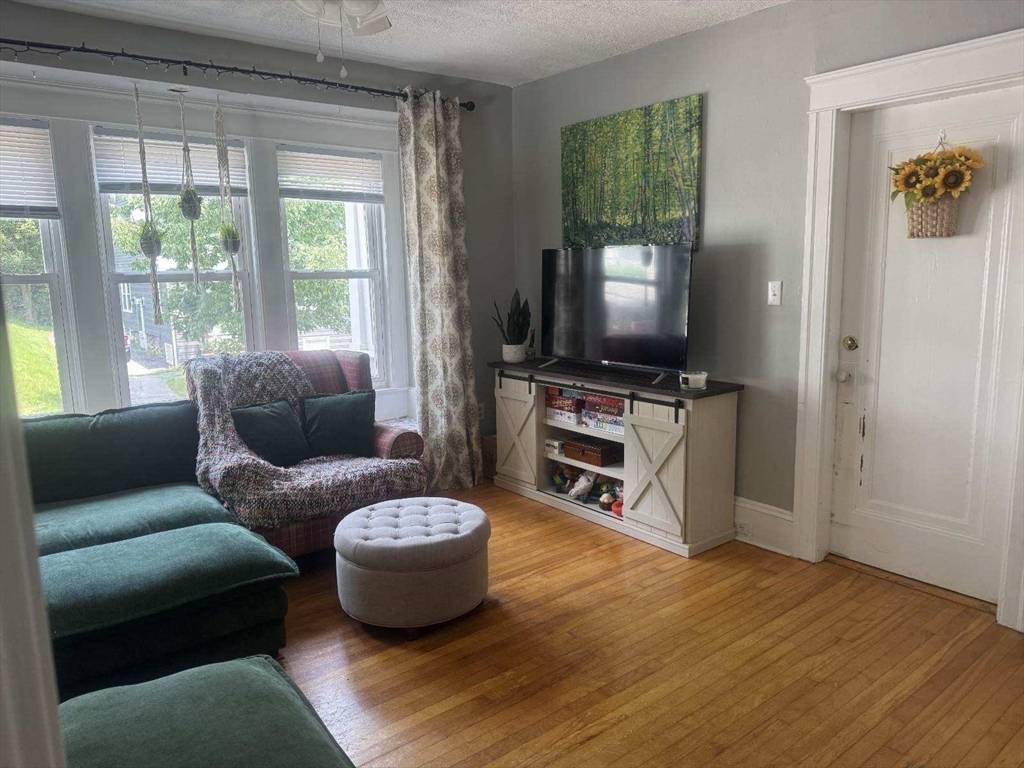 Worcester, MA 01605,33 Barnes Ave #2