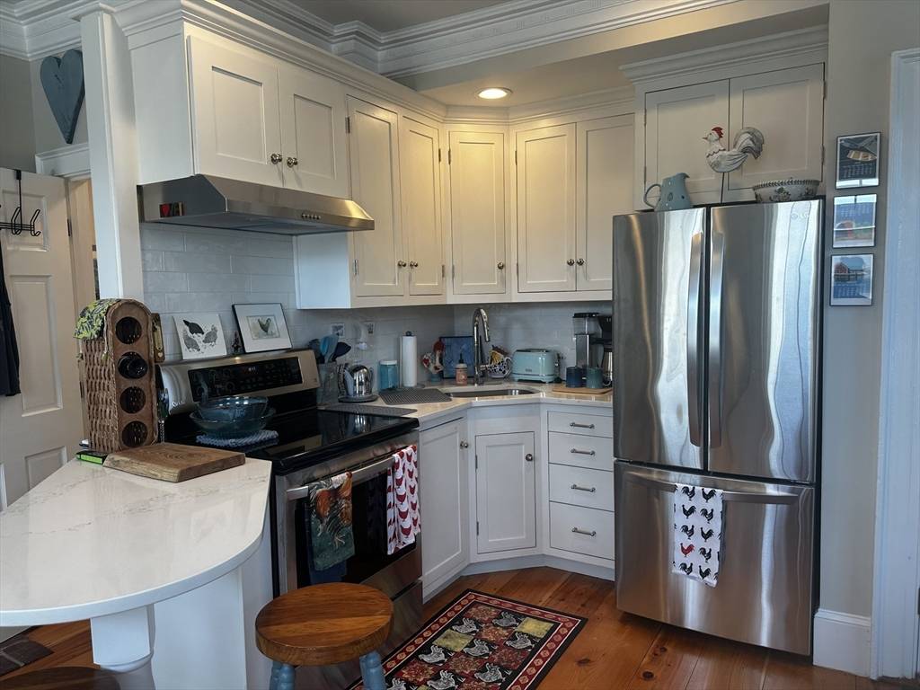 Newburyport, MA 01950,2 Court St #1